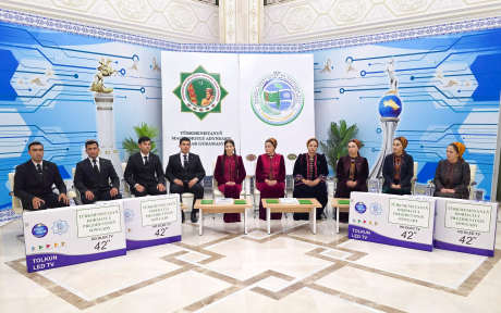 ÝAŞLAR BAÝRAGYNYŇ EÝELERI SÖHBETDEŞ BOLDULAR